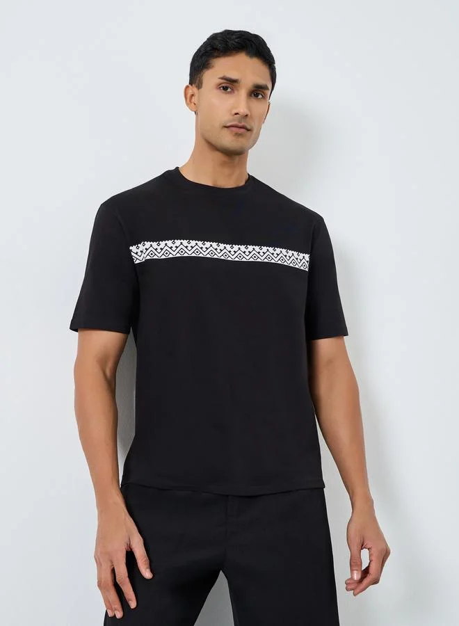 ستايلي تيشيرت واسع بطبعة خطوط